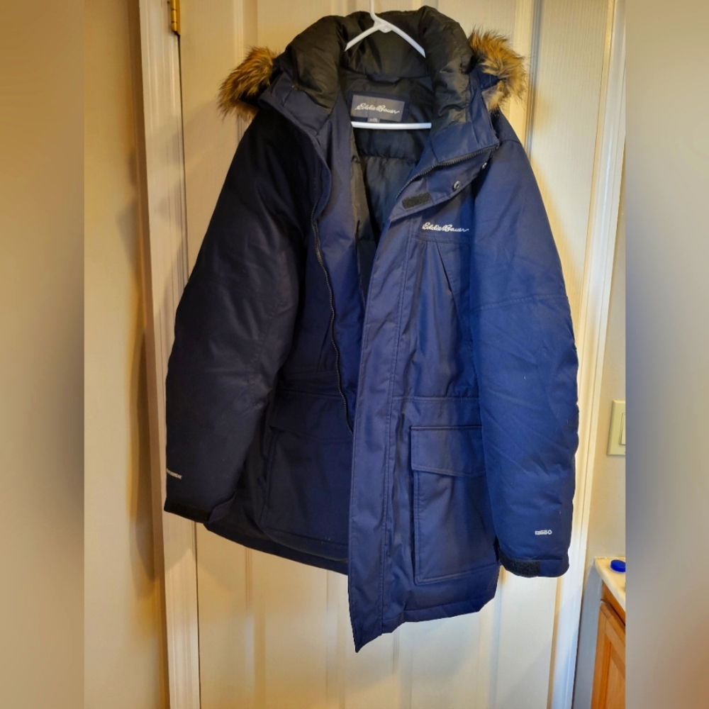 Mens Eddie Bauer 2XL winter jacket with detachable fur and hood.